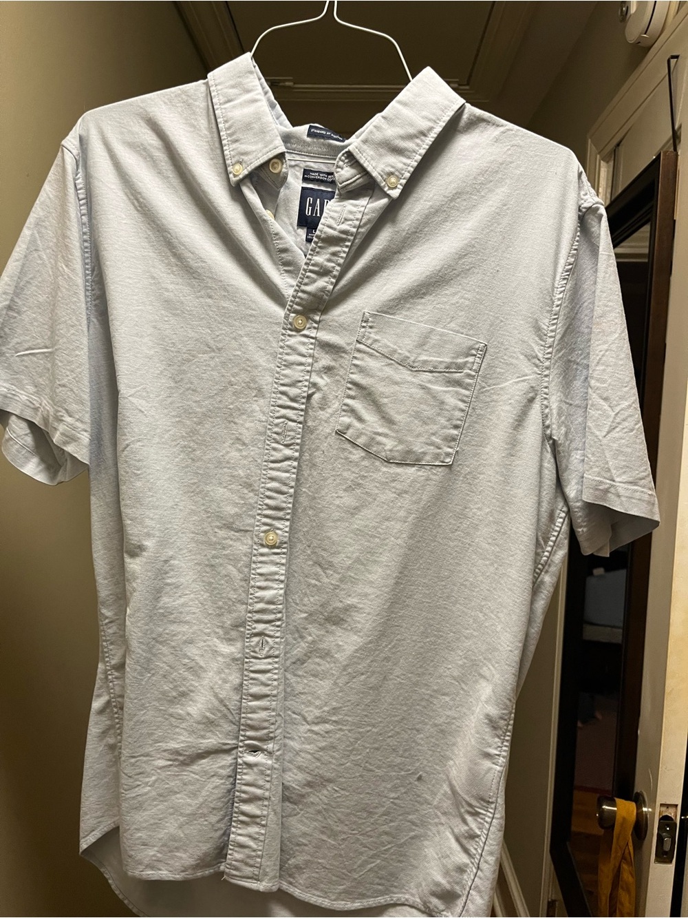 GAP Men’s Light Blue Short-Sleeve Button-Down Shirt